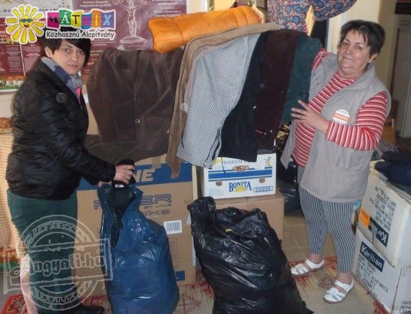 Hajléktalanszállóknak vitt ruhaadomány csomagokat a MÁTRIX Közhasznú Alapítvány