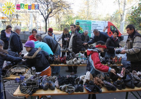 A cipőosztáson több száz lábbeli talált ingyenesen gazdára